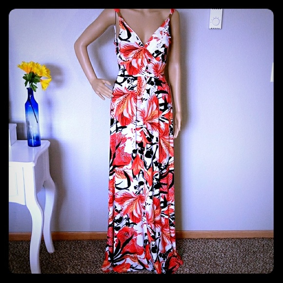 Jennifer Lopez Dresses & Skirts - JENNIFER LOPEZ FLORAL  MAXI DRESS Sz S